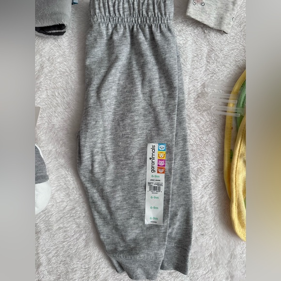 NWT Baby Bundle: Wrangler Jeans, Carter’s Hoodie, Gerber Bibs & More (3-9M) - Picture 9 of 9